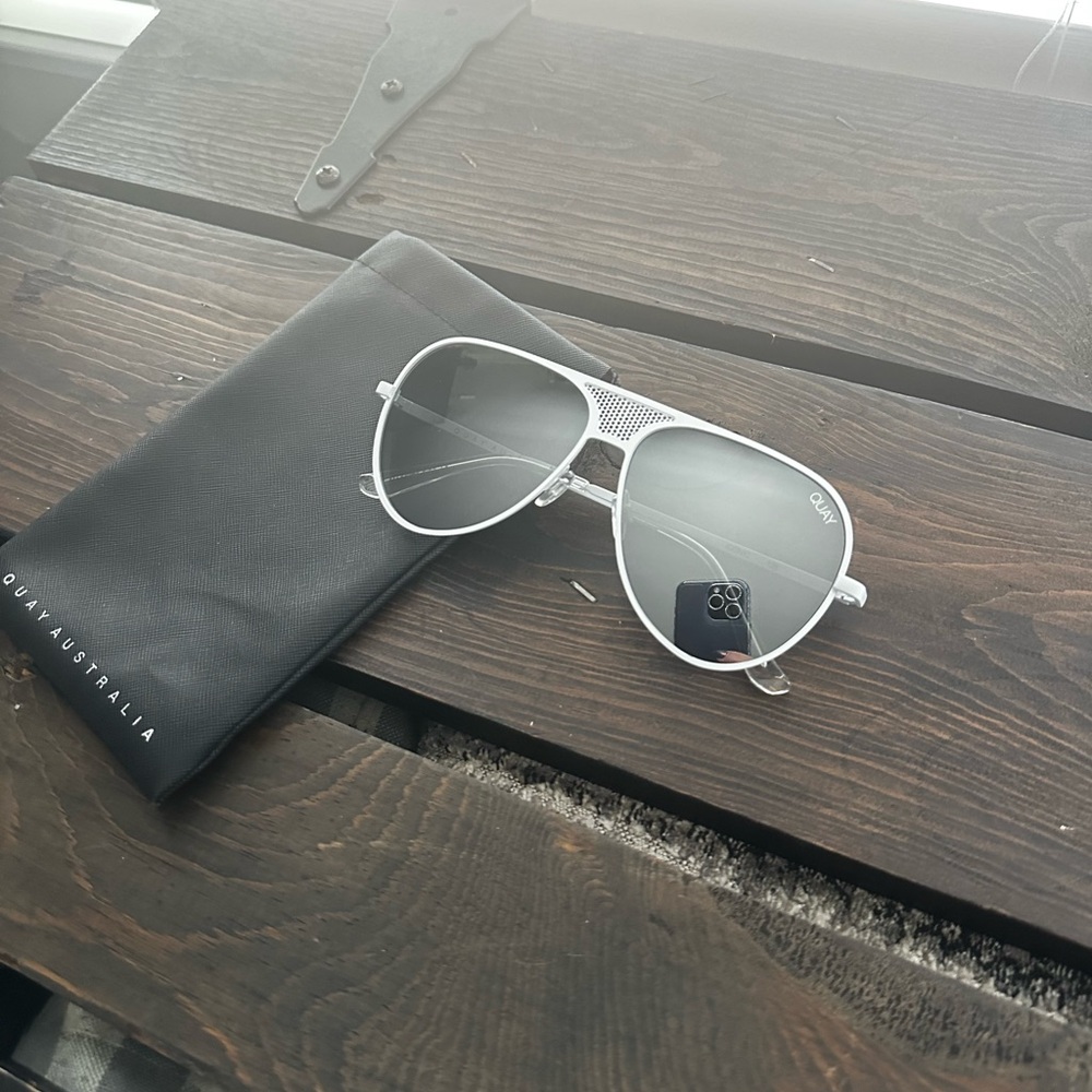 Quay sunglasses white (never worn)